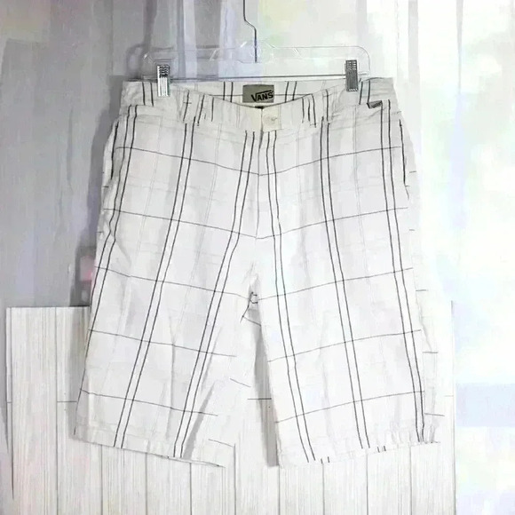 Lot of 3 Size 34 Vans/Urban Pipeline/G&M Men's shorts white/black combo - Picture 2 of 11